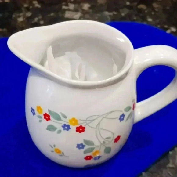 A beautiful flower glass tea cup - Picture 4 of 6